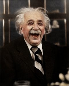 Эйнштейн смеётся