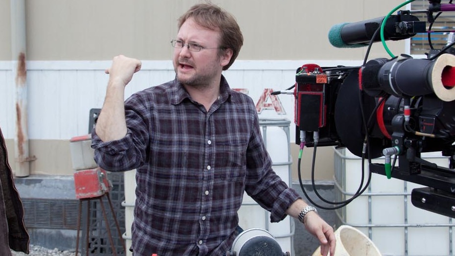 Joseph Gordon Levit and Director Rian Johnson on the set of TriStar Pictures' LOOPER.