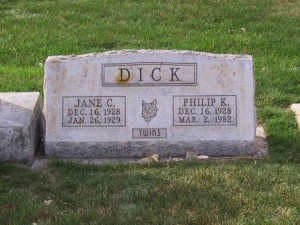 Филип Дик похоронен в одной могиле с сестрой, умершей во младенчестве