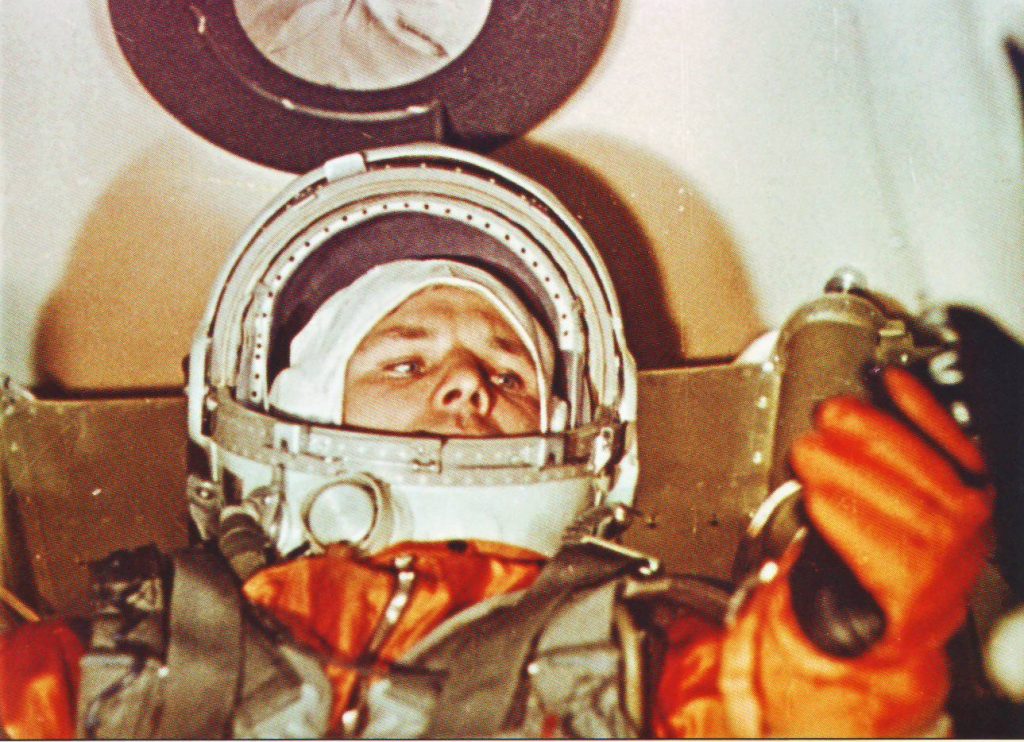 Юрий Гагарин в космическом корабле перед стартом