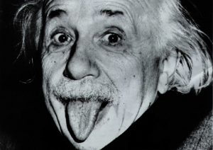 Альберт Эйнштейн показывает язык (1951)