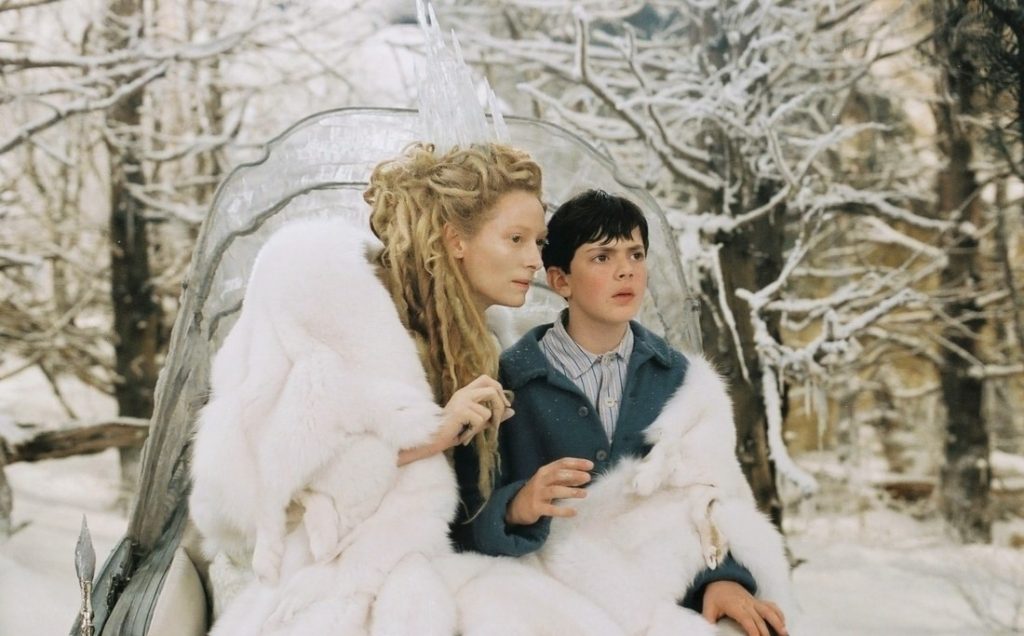 Снежная королева и Кай... то есть Белая колдунья и Эдмунд («Хроники Нарнии»).