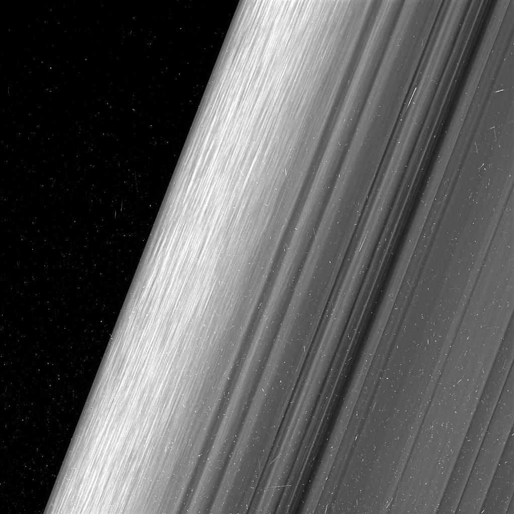 «Кассини» прислал новые снимки колец Сатурна 2