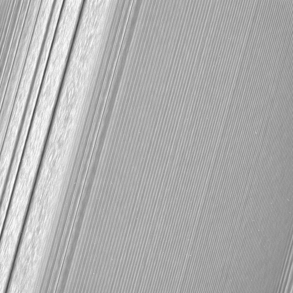 «Кассини» прислал новые снимки колец Сатурна 4
