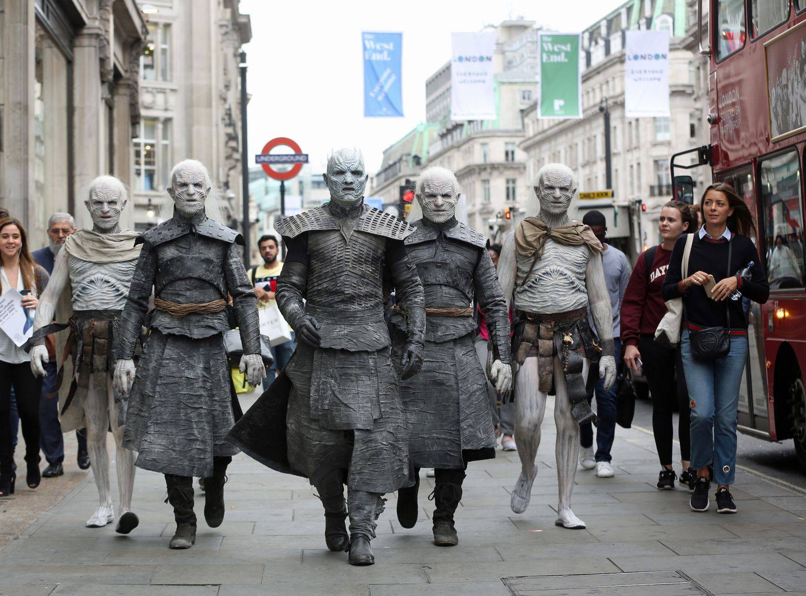Фото: Белые ходоки из «Игры престолов» прошлись по Лондону 13