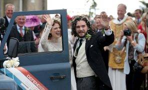 Фото: свадьба Кита Харингтона и Роуз Лесли. Теперь Джону Сноу предстоит многое узнать!