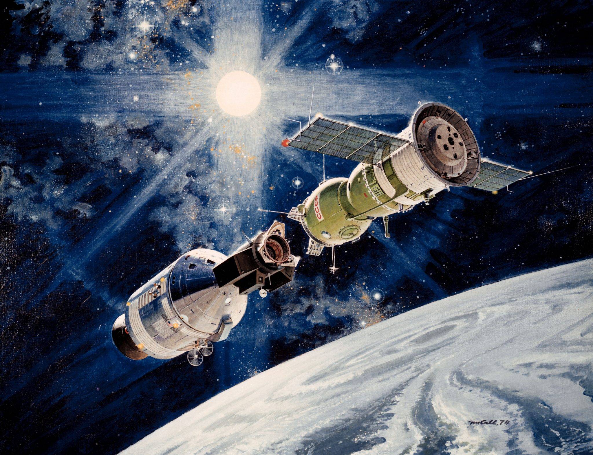Раз стыковка два стыковка а вокруг планеты. Полет Союз-Аполлон 1975. Союз Аполлон космический корабль. Леонов космический корабль Аполлон. Состыковка кораблей Союз и Аполлон.