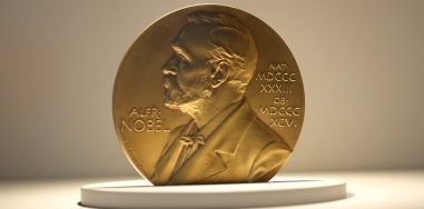 Чёрные дыры и нож из какашек: за что дали Нобелевские и Шнобелевские премии в 2020 году 7