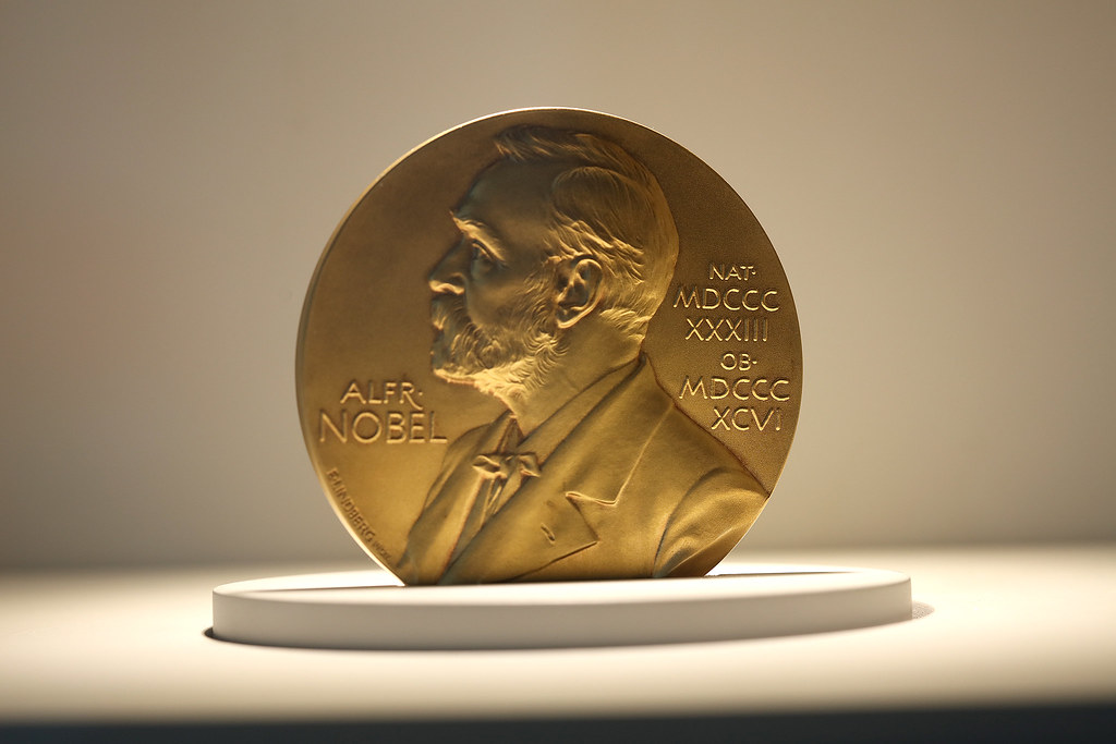 Чёрные дыры и нож из какашек: за что дали Нобелевские и Шнобелевские премии в 2020 году 7