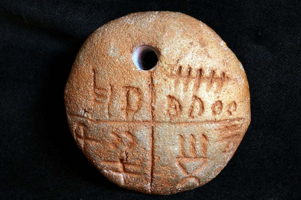 Нерасшифрованные тексты: загадки древних символов 11