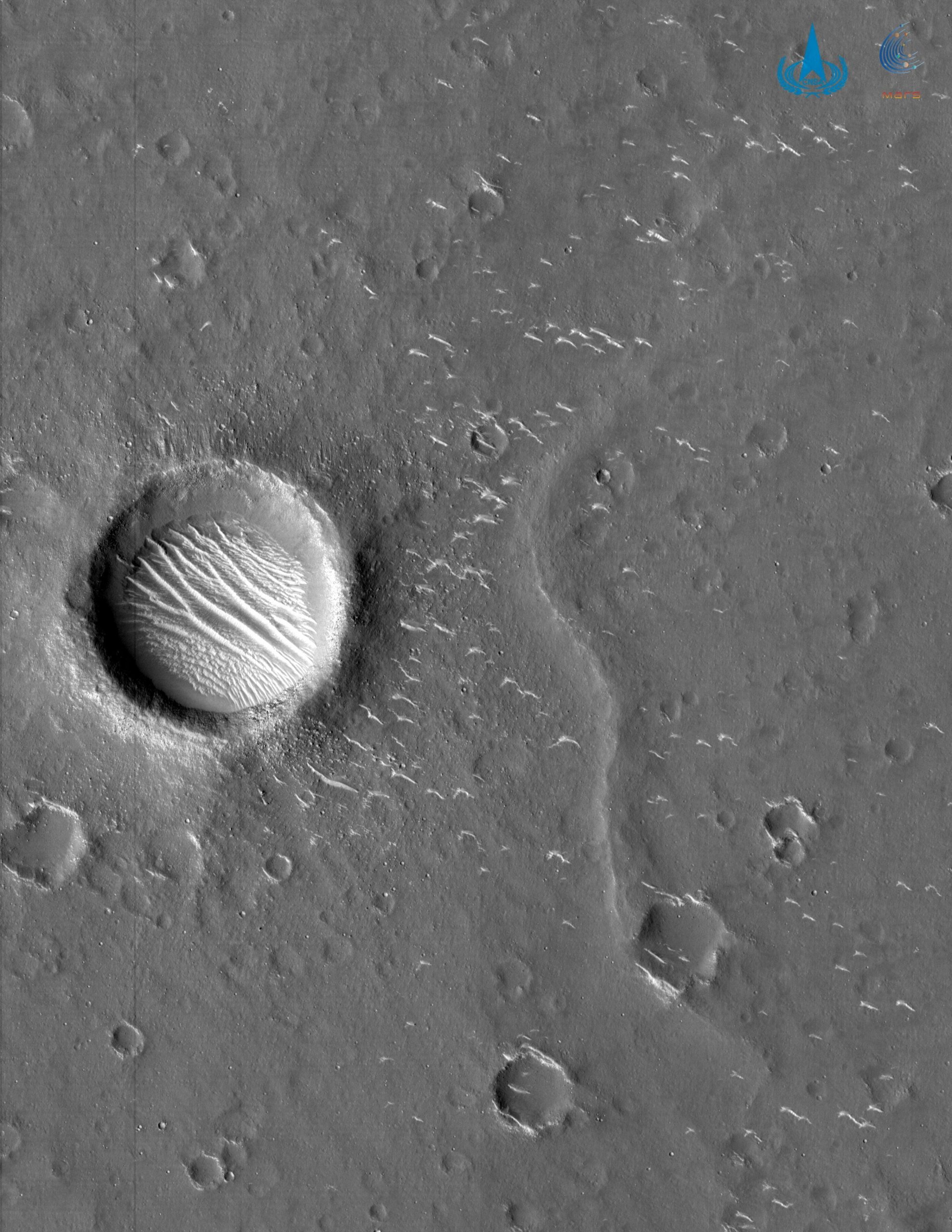 «Тяньвэнь-1» прислала новые снимки с марсианской орбиты