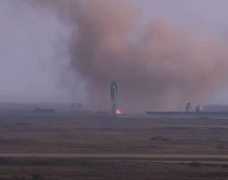 SpaceX впервые посадила прототип ракеты Starship — и она сразу же взорвалась
