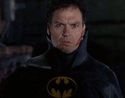 Майкл Китон всё же сыграет Бэтмена во «Флэше» — теперь официально