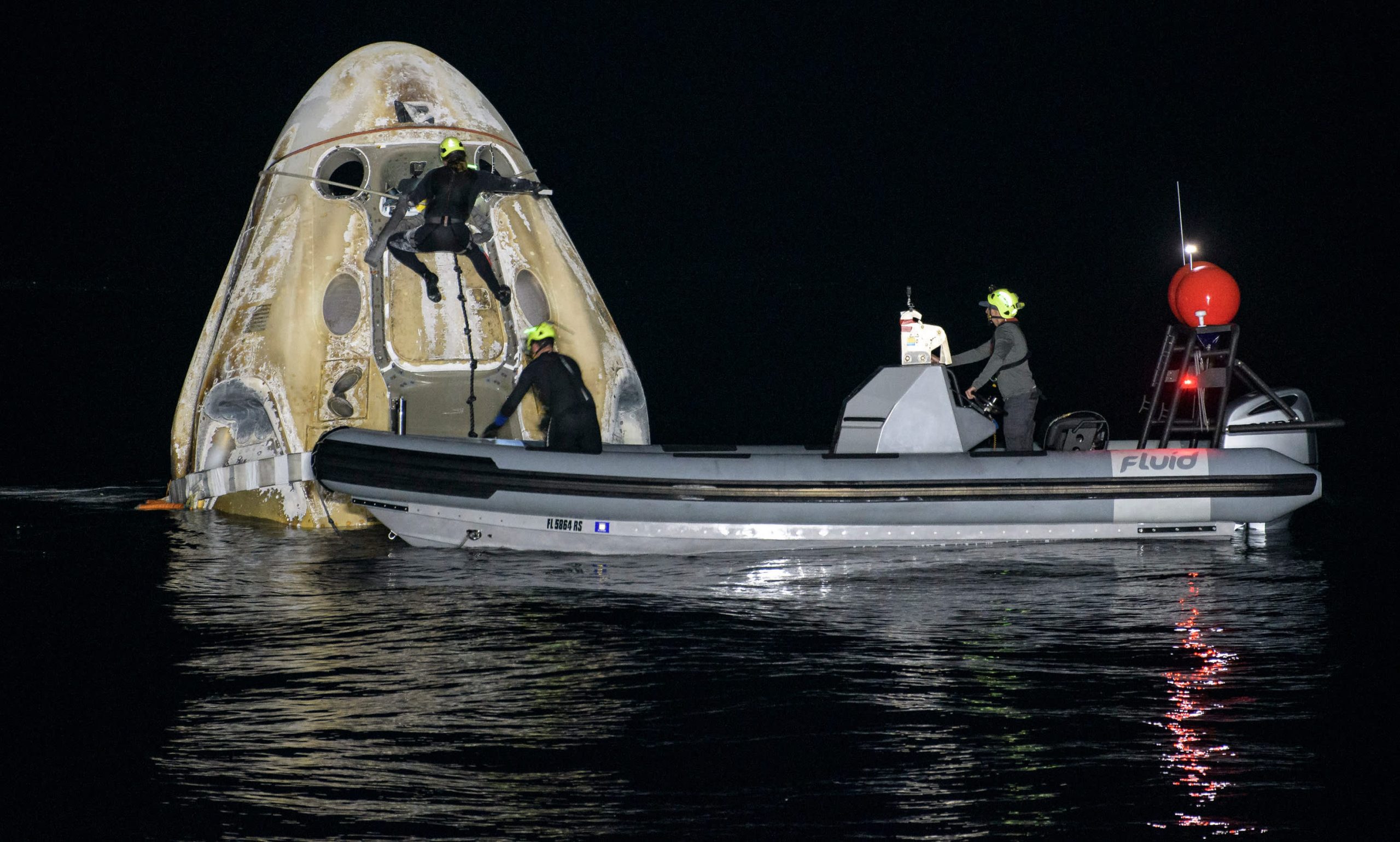 Астронавты SpaceX Crew-1 вернулись на Землю спустя полгода на орбите