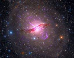 Телескоп горизонта событий получил снимок джета черной дыры