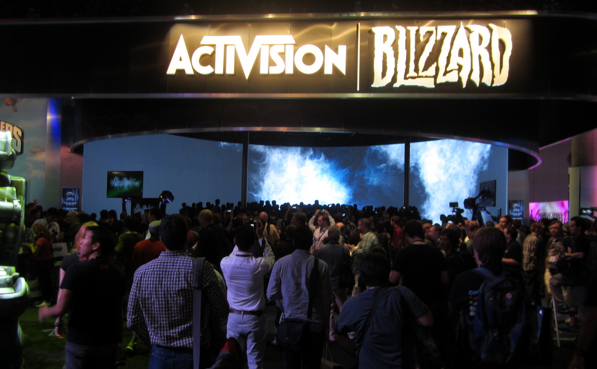 Сотрудники Activision Blizzard подали на компанию в суд. Их запугивали и пытались подкупить