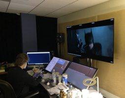 С днём Бэтмена: отрывок из саундтрека и кадр из «Бэтмена» Мэтта Ривза