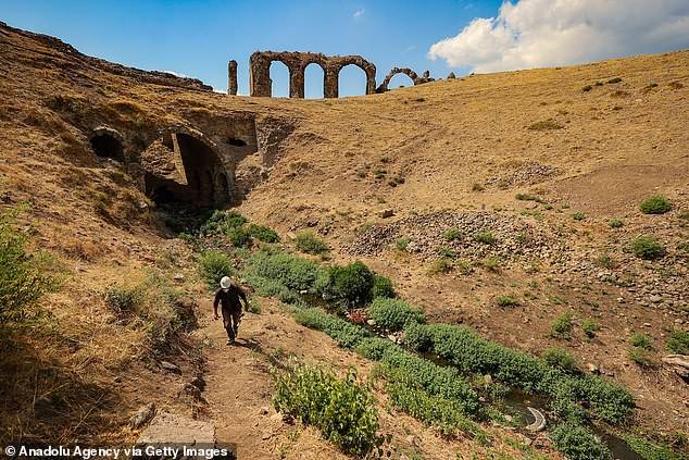 В Турции археологи обнаружили элитные места в амфитеатре-копии Колизея 2