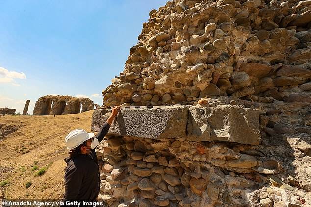В Турции археологи обнаружили элитные места в амфитеатре-копии Колизея 4
