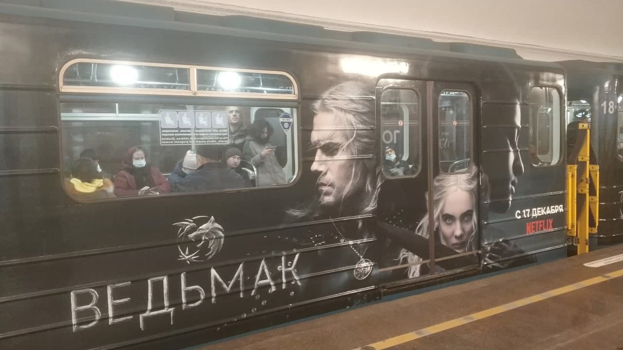 Фото: промо «Ведьмака» добралось до Шерегеша и метро Санкт-Петербурга