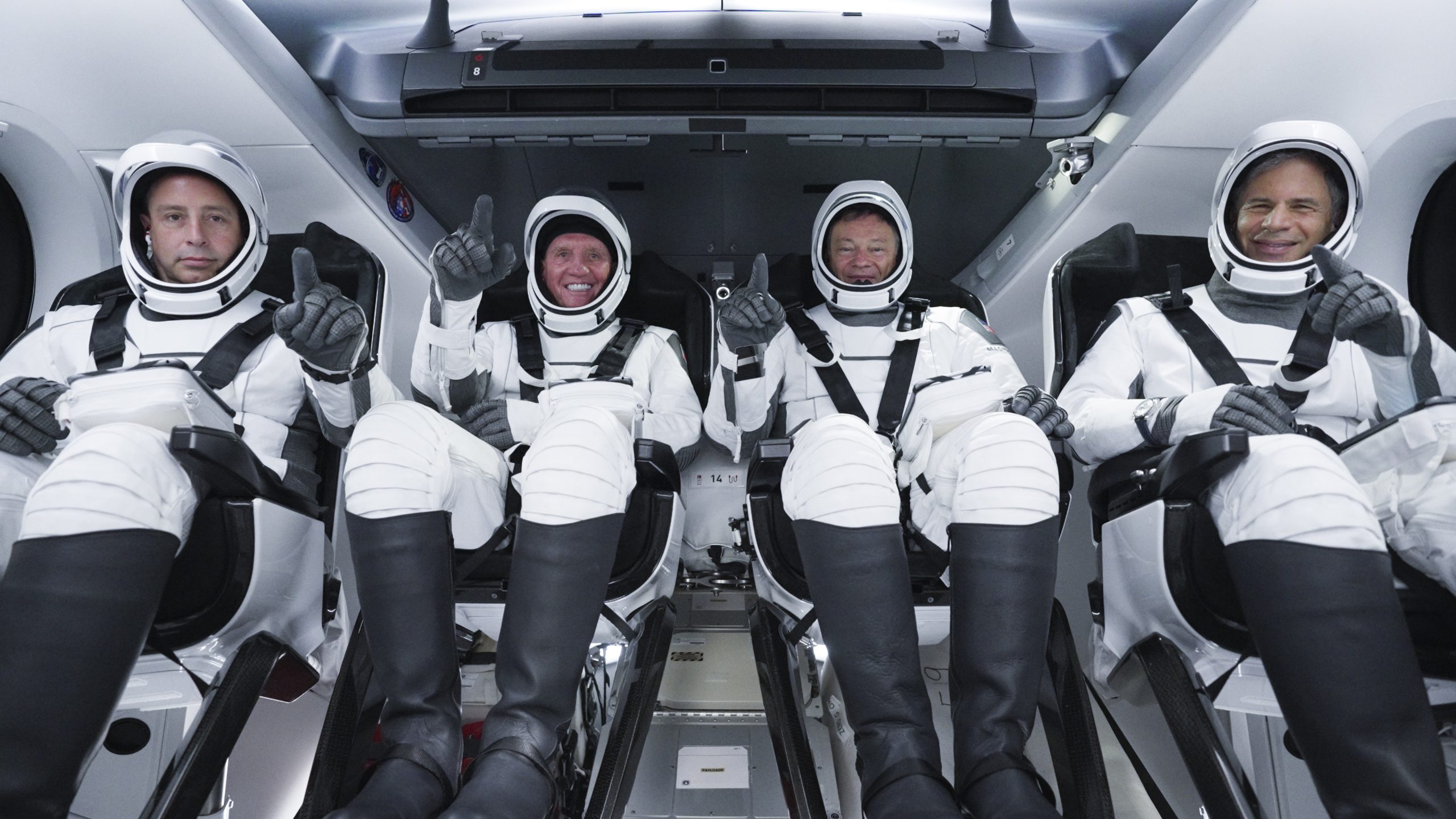 SpaceX впервые отправила на МКС четырёх космических туристов
