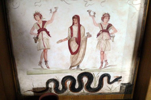 Домашний змей и дух покойника. Отрывок из книги «Румынские мифы» Наталии Осояну